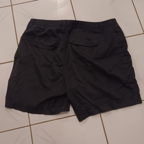 4/$60 Black Cargo Shorts - Size US18 - Picture 3 of 8